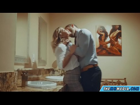 ❤️ کله چې یو ښکلی سپین رنګ تاسو په عامه تشناب کې جذبوي ️❌  ❌️❤
